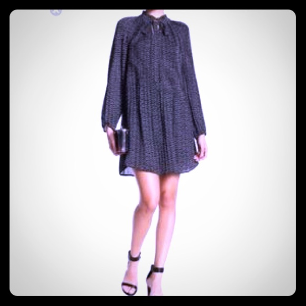 Swing dress with a loose necktie